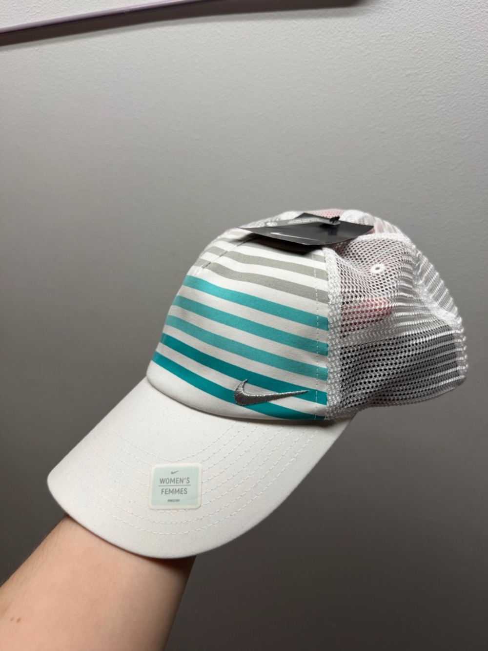 Nike White Mesh Back Snapback Cap with Silver Swoosh Tag